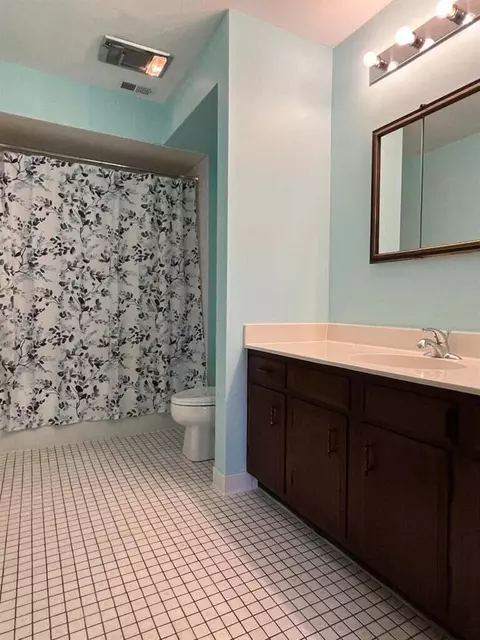 Bath - 1640 Camellia Dr #A1, Munster, IN 46321 photo 2 of 4