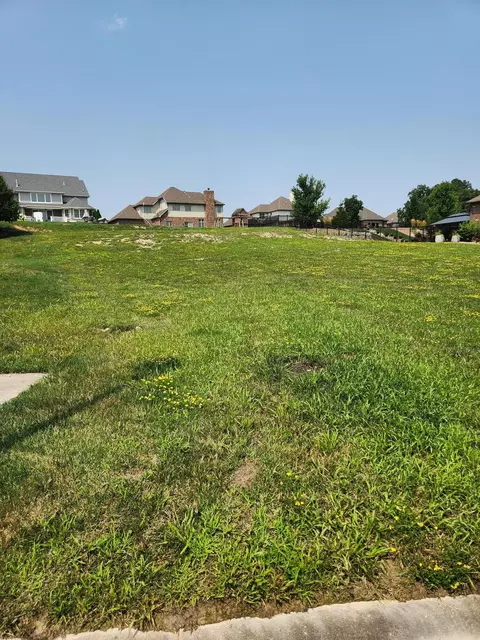 8884 Hillside Dr, Saint John, IN 46373