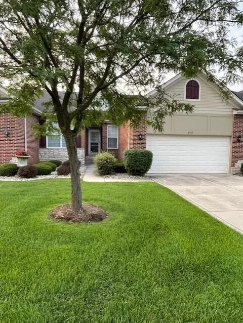8709 Lake Hills Dr, Saint John, IN 46373