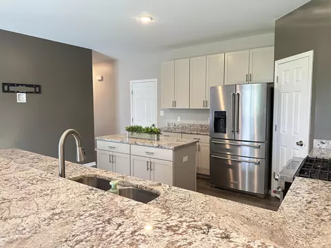 Kitchen - 2612 W 132nd Ln, Crown Point, IN 46307 photo 3 of 4