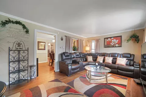 Living - 2816 Beverly Dr, Gary, IN 46408 photo 2 of 2