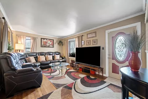 Living - 2816 Beverly Dr, Gary, IN 46408 photo 1 of 2
