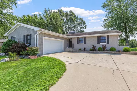 4152 Oakmont Ct, Crown Point, IN 46307