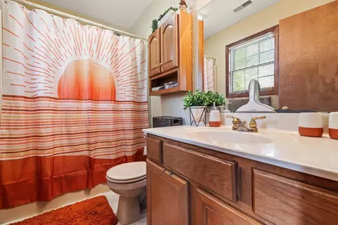 Bath - 400 Edith Ct, Crown Point, IN 46307 photo 1 of 2