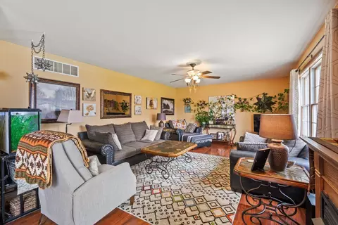 Living - 400 Edith Ct, Crown Point, IN 46307 photo 3 of 3