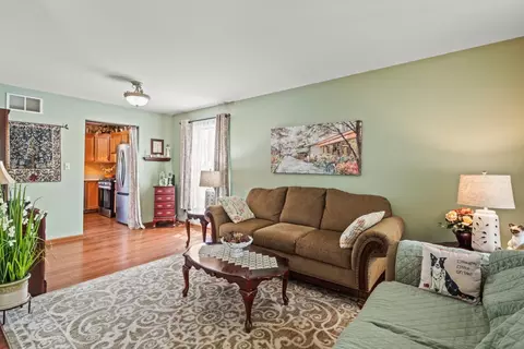 Living - 400 Edith Ct, Crown Point, IN 46307 photo 1 of 3
