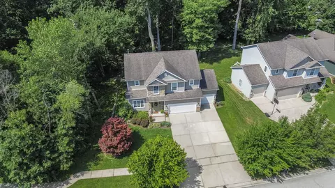 882 Hemingway Trl, Valparaiso, IN 46383