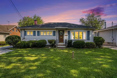 2841 43rd St, Highland, IN 46322