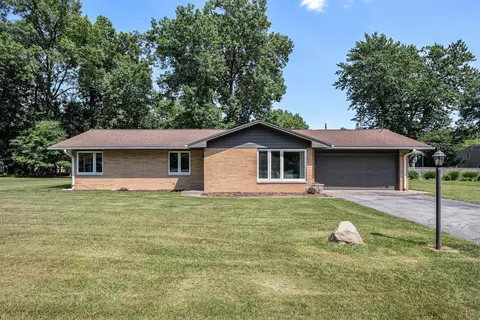 3804 Sunset Dr, Valparaiso, IN 46383