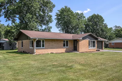 3804 Sunset Dr, Valparaiso, IN 46383