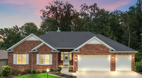 328 W Sedgewood Dr, Valparaiso, IN 46385