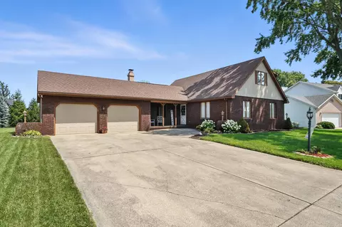447 Scarborough Rd, Valparaiso, IN 46385