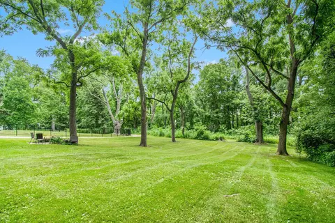 800 Waverly Rd, Chesterton, IN 46304