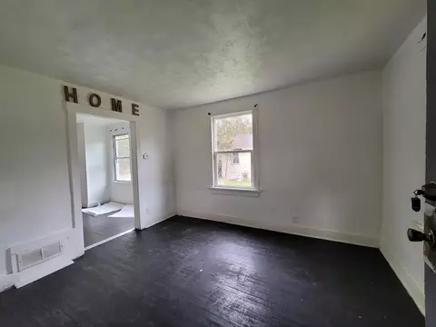 Living - 852 Kentucky St, Gary, IN 46402 photo 1 of 3