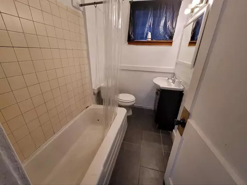 Bath - 852 Kentucky St, Gary, IN 46402 photo 3 of 3