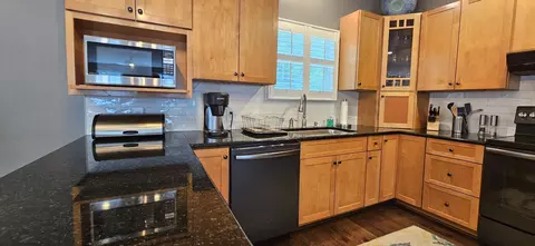 Kitchen - 1071 N Warren St, Gary, IN 46403 photo 6 of 9