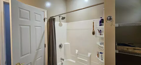 Bath - 1071 N Warren St, Gary, IN 46403 photo 12 of 21