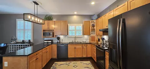 Kitchen - 1071 N Warren St, Gary, IN 46403 photo 2 of 9