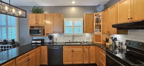 Kitchen - 1071 N Warren St, Gary, IN 46403 photo 3 of 9