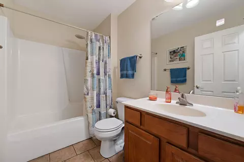 Bath - 211 W 43rd Ct, Griffith, IN 46319 photo 2 of 2