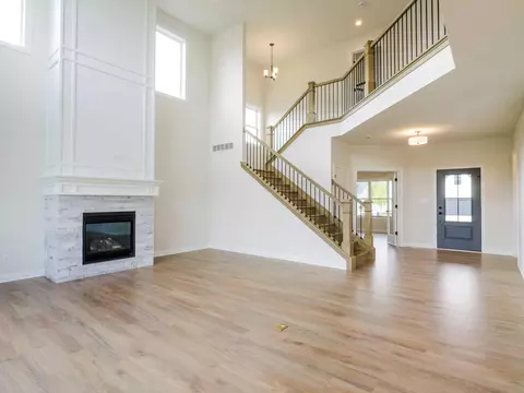 Living - 1855 Trailbrook Dr, Valparaiso, IN 46385 photo 2 of 4