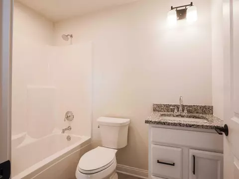 Bath - 1855 Trailbrook Dr, Valparaiso, IN 46385 photo 4 of 7
