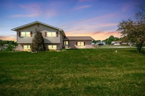 361 Sandwood Ct, Valparaiso, IN 46383