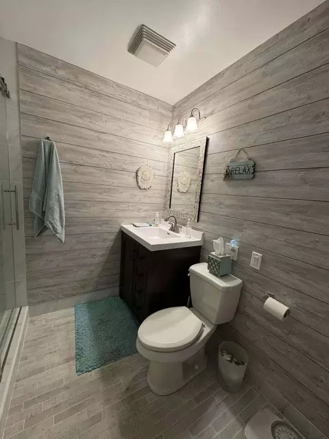 Bath - 21 Bittersweet Ln, Ogden Dunes, IN 46368 photo 1 of 1