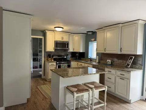 Kitchen - 21 Bittersweet Ln, Ogden Dunes, IN 46368 photo 1 of 1