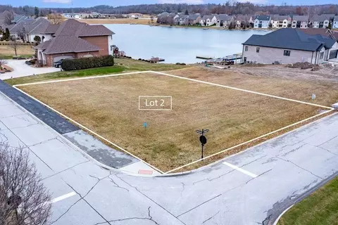8130 Lakeview Ct, Crown Point, IN 46307
