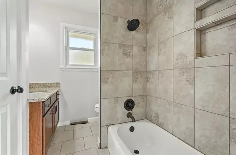 Bath - 913 N Dwiggins Ave, Griffith, IN 46319 photo 1 of 1