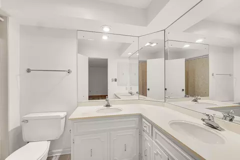 Bath - 2291 Martha St #B2, Highland, IN 46322 photo 2 of 2