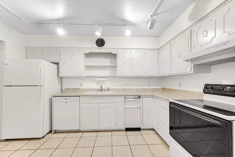 Kitchen - 2291 Martha St #B2, Highland, IN 46322 photo 1 of 2