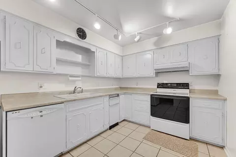 Kitchen - 2291 Martha St #B2, Highland, IN 46322 photo 2 of 2