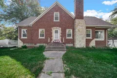 6001 Cleveland Cir, Merrillville, IN 46410