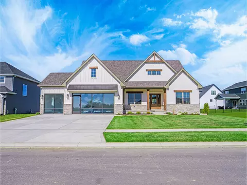 1751 Trailbrook Dr, Valparaiso, IN 46385