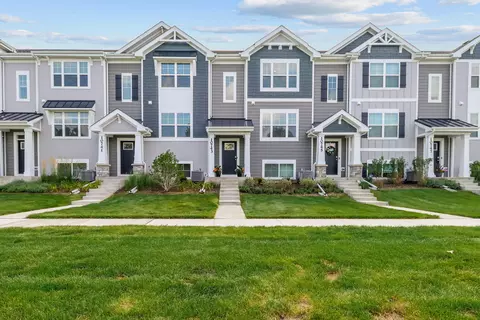 10743 Violette Way, Saint John, IN 46373