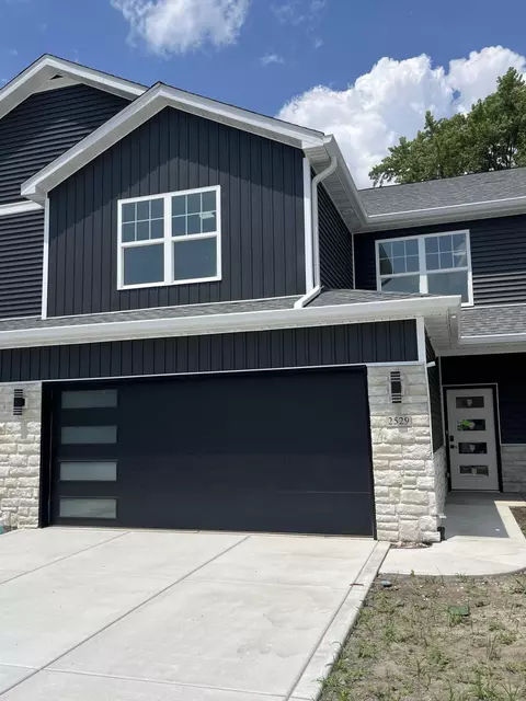 2529 Longwood Dr, Highland, IN 46322