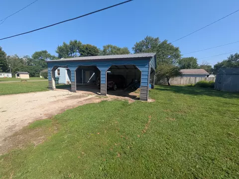 Exterior - 2900 E Gilbert St, Muncie, IN 47303 photo 4 of 8