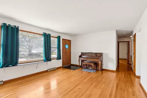 Living - 1016 W Ash St, Griffith, IN 46319 photo 3 of 5