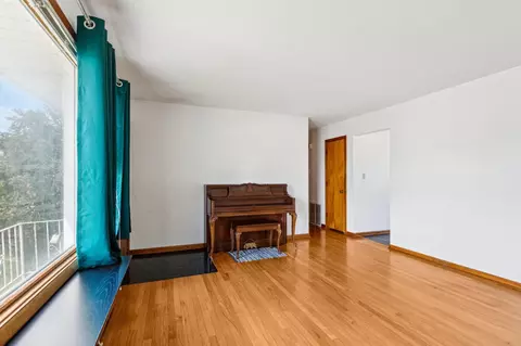 Living - 1016 W Ash St, Griffith, IN 46319 photo 4 of 5