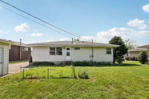 Exterior - 1016 W Ash St, Griffith, IN 46319 photo 5 of 8
