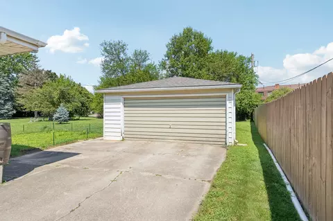 Exterior - 1016 W Ash St, Griffith, IN 46319 photo 3 of 8