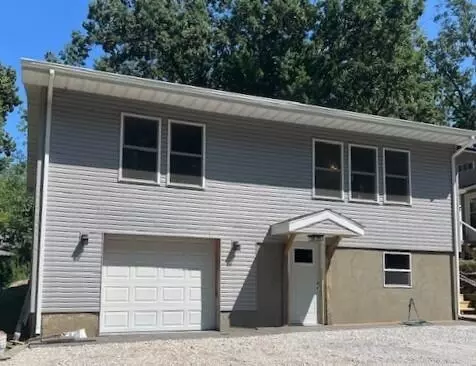 5104 Greenwood Ave, Valparaiso, IN 46383