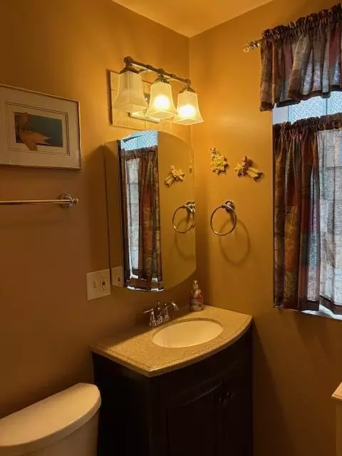 Bath - 1726 Davis Ave, Whiting, IN 46394 photo 3 of 6