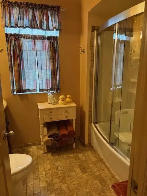 Bath - 1726 Davis Ave, Whiting, IN 46394 photo 1 of 6