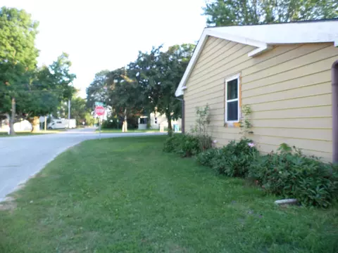 Exterior - 113 E Walker St, Rolling Prairie, IN 46371 photo 2 of 4