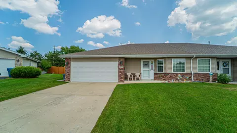 406 Pine Ridge Cir, Lowell, IN 46356