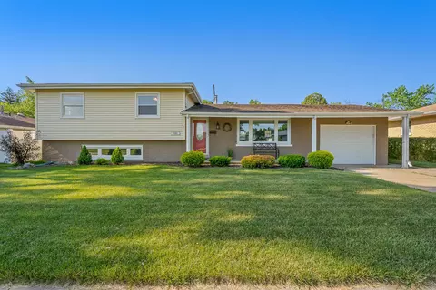 3010 43rd St, Highland, IN 46322