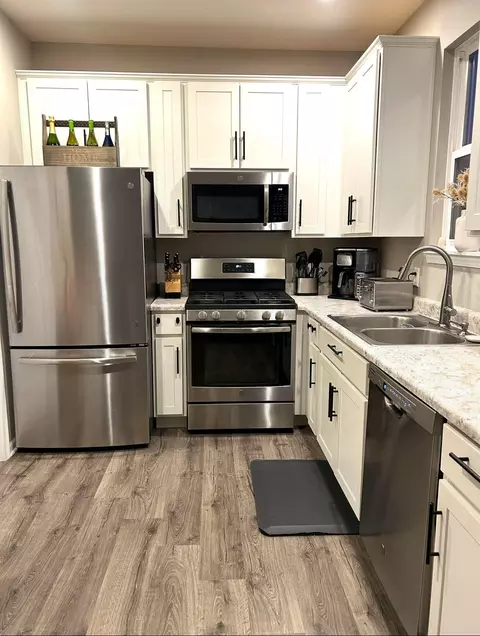 Kitchen - 1041 E 117th Pl, Crown Point, IN 46307 photo 2 of 3